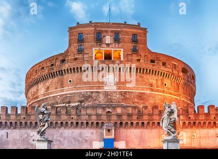 Vue sur Castel Sant'Angelo à Rome, Italie.Alias Mausolée d'Hadrien, le bâtiment a été utilisé au milieu du temps comme une forteresse et un château par le pape Banque D'Images