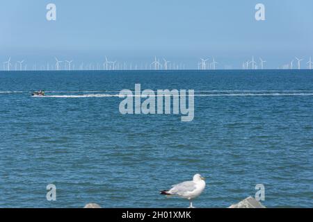 Éoliennes off-shore, Port Eirias, Colwyn Bay (Bae Colwyn), Conwy County Borough, pays de Galles, Royaume-Uni Banque D'Images