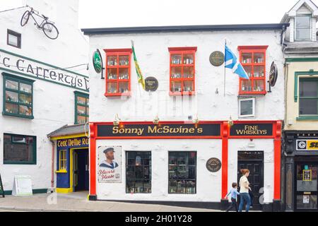 Pubs McCafferty et Sonny McSwine, Quay Street, Donegal (Dun na nGall), County Donegal, République d'Irlande Banque D'Images