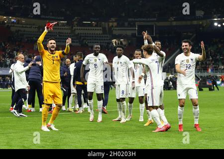 Milan, Italie.10 octobre 2021.Les joueurs de France célèbrent après avoir remporté le match final de l'UEFA Nations League entre l'Espagne et la France au Stadio Giuseppe Meazza le 10 octobre 2021 à Milan, en Italie.Credit: Marco Canoniero / Alamy Live News Banque D'Images