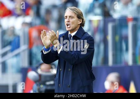 Turin, Italie.10 octobre 2021.Roberto Mancini, entraîneur en chef de l'Italie, se présente lors du match de troisième place de la Ligue des Nations de l'UEFA entre l'Italie et la Belgique à Turin, en Italie, le 10 octobre 2021.Credit: STR/Xinhua/Alay Live News Banque D'Images