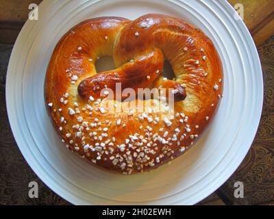 Pain appelé BRETZEL ou BREZEL cuisine typique de l'Autriche Banque D'Images