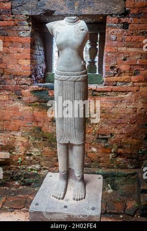 Une statue féminine se trouve dans le bâtiment des archives de mon fils Banque D'Images