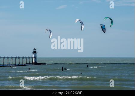 St Joseph MI USA, 26 septembre 2021 ; les gens aiment les sports de plein air près de la maison lumineuse Banque D'Images