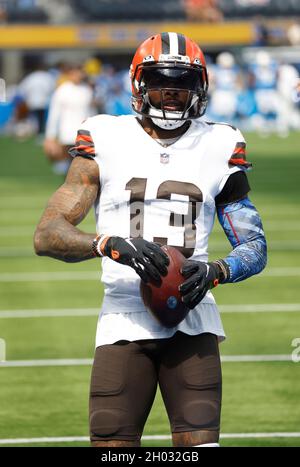 10 octobre 2021 le grand récepteur des Cleveland Browns Odell Beckham Jr. (13) en action pendant le match de la NFL entre les Los Angeles Chargers et les Cleveland Browns au stade SOFI d'Inglewood, en Californie.Charles Baus/CSM. Banque D'Images