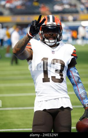 10 octobre 2021 le grand récepteur des Cleveland Browns Odell Beckham Jr. (13) en action pendant le match de la NFL entre les Los Angeles Chargers et les Cleveland Browns au stade SOFI d'Inglewood, en Californie.Charles Baus/CSM. Banque D'Images