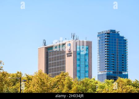 Adélaïde, Australie méridionale - 23 février 2020 : le bâtiment de l'Université d'Adélaïde dans le quartier des affaires de la ville, en une journée Banque D'Images