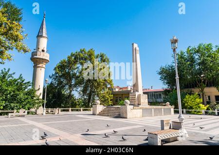 Gaziantep Martyrs Monument Sehitleri Abidesi vue pittoresque à couper le souffle lors d'une journée du ciel bleu en été Banque D'Images