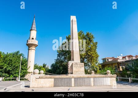 Gaziantep Martyrs Monument Sehitleri Abidesi vue pittoresque à couper le souffle lors d'une journée du ciel bleu en été Banque D'Images