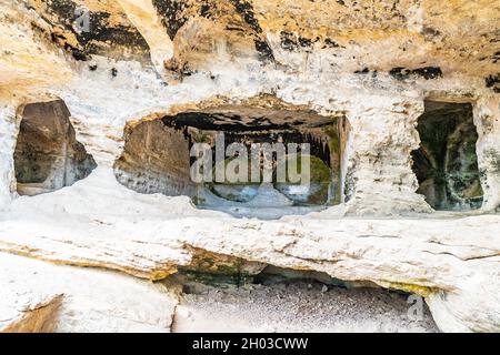 Hayat Samandag Vespasianus Titus tunnel vue pittoresque à couper le souffle de la nécropole lors d'une journée du ciel bleu en été Banque D'Images