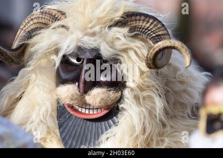 Gros plan sur le masque traditionnel hongrois au festival du carnaval de Busojaras Dans Mohacs Banque D'Images