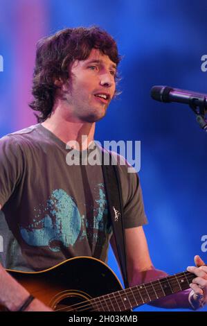 Turin Italie 2005-04-06 : concert live de James Blunt pendant le Festivalbar Banque D'Images