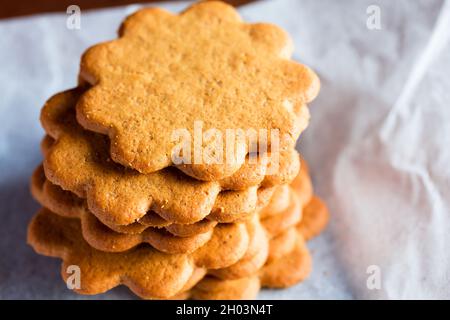 Pepparkakor , biscuits suédois au gingembre. Banque D'Images