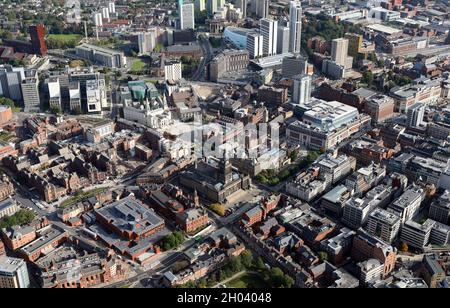 Vue aérienne du centre-ville de Leeds depuis le sud-ouest avec l'Hôtel de ville en vue centre-ville Banque D'Images