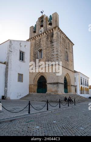 Igreja de Santa Maria aka la cathédrale de Sainte Marie à Faro, Algarve. Banque D'Images