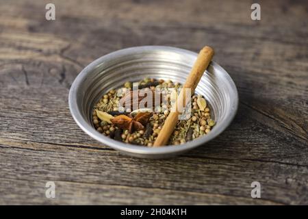 le nihari masala pakistanais dans le bol Banque D'Images