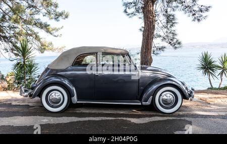 Une voiture classique convertible VW Beetle en Grèce Banque D'Images