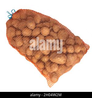 Pommes de terre dans un sac sur fond blanc.Vue de dessus Banque D'Images