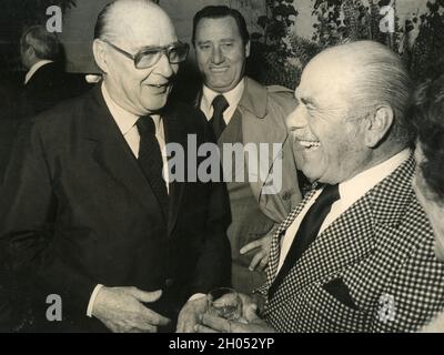 Le producteur italien Roberto Rossellini (à gauche) et le réalisateur américain Frank Capra, années 1970 Banque D'Images