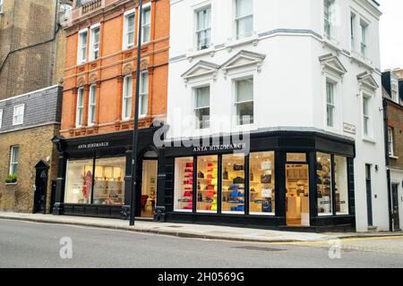 Londres - 2021 octobre : Anya Hindmarch, une boutique d'accessoires de mode de luxe sur Pont Street à Knightsbridge. Banque D'Images