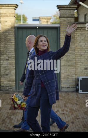 Haslev, Danemark, le 11 octobre 2021, le couple de prince héritier danois, le prince héritier Frederik et la princesse Marie se rendent dans la petite ville danoise de Haslev à l'occasion de la célébration du 150e anniversaire de la ville, à Haslev, Danemark, le 11 octobre 2021.Ils ont également visité la « Tour de la forêt ».La tour forestière de 45 mètres de haut dans la forêt de Gisselfeld Kloster est une expérience unique de la nature, où vous voyez la forêt dans des perspectives complètement nouvelles.Photo de Stefan Lindblom/Stella Pictures/ABACAPRESS.COM Banque D'Images