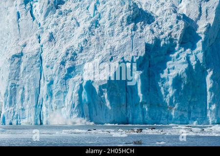 Mise à la terre de glace due au réchauffement climatique Banque D'Images