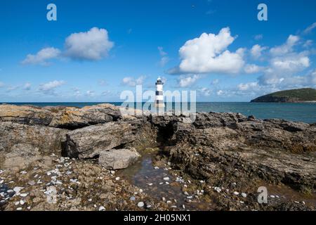Penmon Lighthouse, Anglesey pays de Galles Royaume-Uni Banque D'Images
