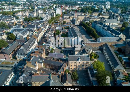 Rennes (Bretagne, Nord-Ouest de la France) : vue aérienne du centre-ville depuis la place Sainte Anne et la partie nord avec la rue Saint Malo Banque D'Images