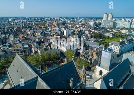 Rennes (Bretagne, Nord-Ouest de la France) : vue aérienne depuis la place Sainte Anne, avec l'église Saint Aubin, la basilique notre-Dame-de-Bo Banque D'Images