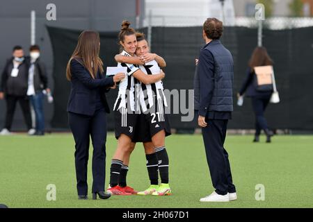 Turin, Italie.09e octobre 2021.Martina Lenzini, Arianna Carso de Juventus FC femmes lors de la série de 2021/2022 femmes Un match de championnat entre Juventus FC et SSD Napoli au centre de formation de Juventus le 09 octobre 2021 à Vinovo, Italie-photo ReporterTorino crédit: Agence de photo indépendante/Alamy Live News Banque D'Images