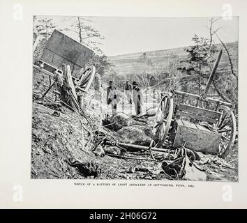 ÉPAVE D'Une BATTERIE D'ARTILLERIE LÉGÈRE À GETTYSBURG, PENN., 1863 du livre de la Guerre de Sécession et de l'album Grant : 'art immortelles' :Un portfolio de reproductions en demi-ton de photographies rares et coûteuses destinées à perpétuer la mémoire du général Ulysses S. Grant, représentant des scènes et des incidents liés à la guerre civile, publiés à Boston et à New York par W. H. Allen en 1894 Banque D'Images