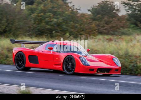 2010 Red Ultima GTR 6 Speed Manual 7000cc en route vers Southport Classic et Speed 2021, Victoria Park, Southport, Royaume-Uni Banque D'Images