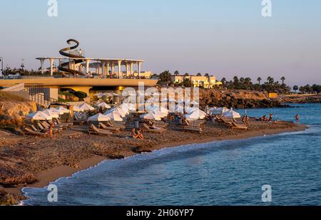 Club de plage d'Antasia, plage de SODAP, Paphos, Chypre Banque D'Images