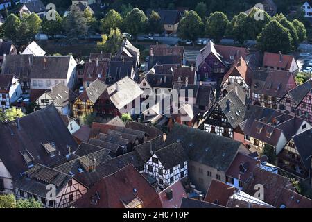 Vue aérienne des toits de Kaysersberg, Alsace, France Banque D'Images
