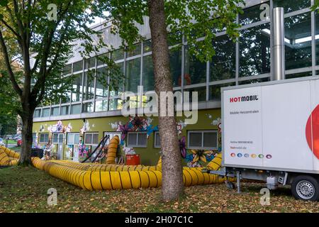 Restauration des dégâts d'eau, déshumidification, après l'inondation d'un bâtiment, séchage sous vide, piscine intérieure à Essen-werden, fortement inondée par le Banque D'Images