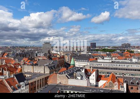 Vue panoramique sur la ville au sommet de la tour ronde dans le centre-ville de Copenhague, Danemark. Banque D'Images