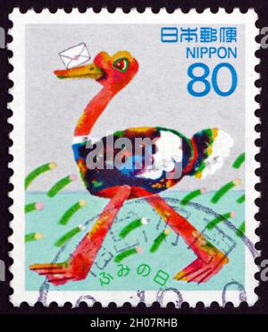 JAPON - VERS 1995 : un timbre imprimé au Japon montre Ostrich, dessin d'enfant, jour de l'écriture de lettre, vers 1995 Banque D'Images