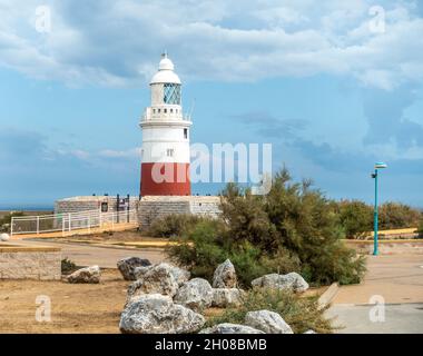 Europa point Lighthouse à la pointe sud de Gibraltar.Construit en 1841, il est géré par Trinity House et a été rénové en 2016, maintenant en cours d'exécution fu Banque D'Images