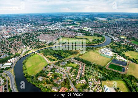 Image aérienne de la rivière Trent à Nottingham, dans le Nottinghamshire, Angleterre, Royaume-Uni Banque D'Images