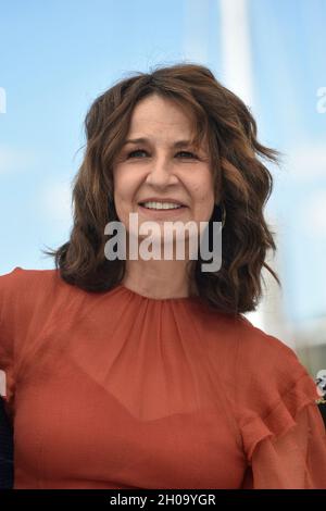 74e édition du Festival de Cannes: la directrice et actrice Valérie Lemercier posant lors d'une séance photo pour le film "Aline, la voix de l'Amour" (FR Banque D'Images