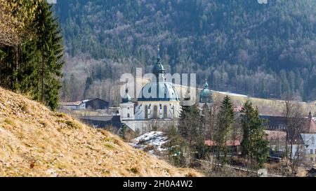 Ettal, Allemagne - 26 février 2021 : vue sur l'église principale de l'abbaye d'Ettal.Situé en haute-bavière. Banque D'Images