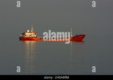 Bateau abandonné en contrebas à Tekirdag, Turquie Banque D'Images