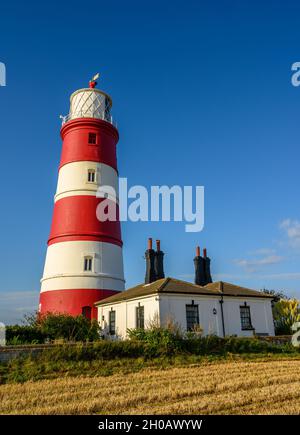 Le phare de Happisburgh est situé dans un domaine clos sur la côte nord de Norfolk, en Angleterre.C'est le plus ancien d'East Anglia. Banque D'Images