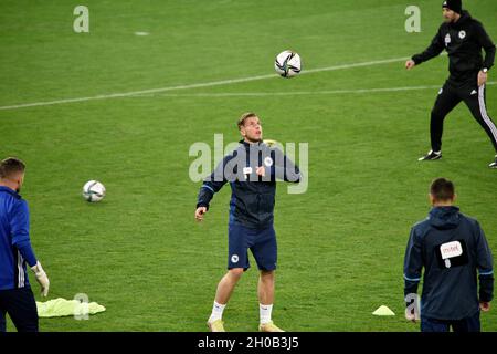 LVIV, UKRAINE - le 11 OCTOBRE 2021 - les joueurs de l'équipe nationale de Bosnie-Herzégovine sont photographiés lors de l'entraînement ouvert avant le 8 match de qualification de la coupe du monde 2022 contre l'Ukraine au stade Lviv Arena, à Lviv, dans l'ouest de l'Ukraine Banque D'Images