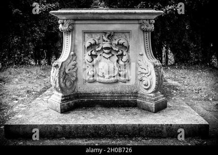 Tombeau de Sir William Cuthbert Quilter, église Sainte-Marie-la-Vierge, Bawdsey, Suffolk, Anglia de l'est Banque D'Images