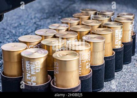 Les soldats affectés à la batterie de Salute présidentielle, 1er Bataillon, 3d US Infantry Regiment (la vieille garde) conduisent la répétition de la 59ème inauguration présidentielle sur le cimetière national d'Arlington, en Virginie, le 18 janvier 2021.Environ 2,000 militaires de toutes les branches des forces armées des États-Unis, y compris les composantes de la Réserve et de la Garde nationale, ont fourni un soutien cérémonial pendant la période inaugurale. Banque D'Images