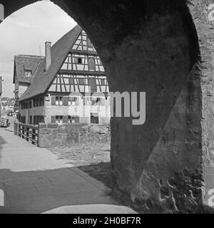 Dans Fachwerkhaus Dinkelsbühl, Deutschland 1930 er Jahre. Maison à colombages à Dinkelsbuehl, Allemagne 1930. Banque D'Images