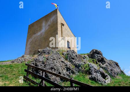 Citadelle de Rupea (Cetatea Rupea) après rénovation dans le comté de Brasov, dans la partie sud de la région de Transylvanie (Transilvania), Roumanie en été ensoleillé Banque D'Images
