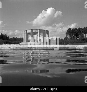 Das auf dem Abstimmungsdenkmal Jakobsberg bei Allenstein dans Ostpreußen, Deutschland 1930er Jahre. Bulletin de monument de la colline près de Jakobsberg Allenstein en Prusse orientale, Allemagne 1930. Banque D'Images