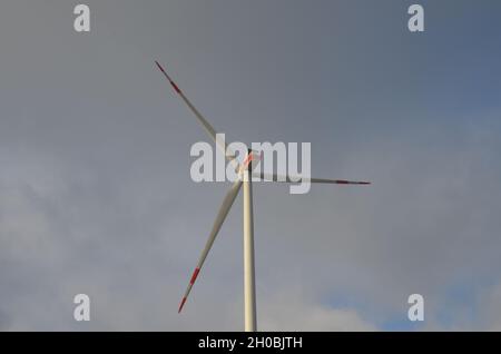 Windkraftanlage dans le Brandebourg, Allemagne Banque D'Images